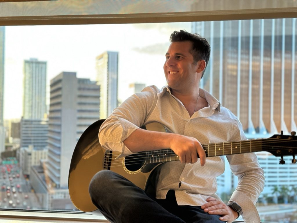 Corporate entertainer in Miami - Acoustic Performer James Grande (James Grande Miami performance)
