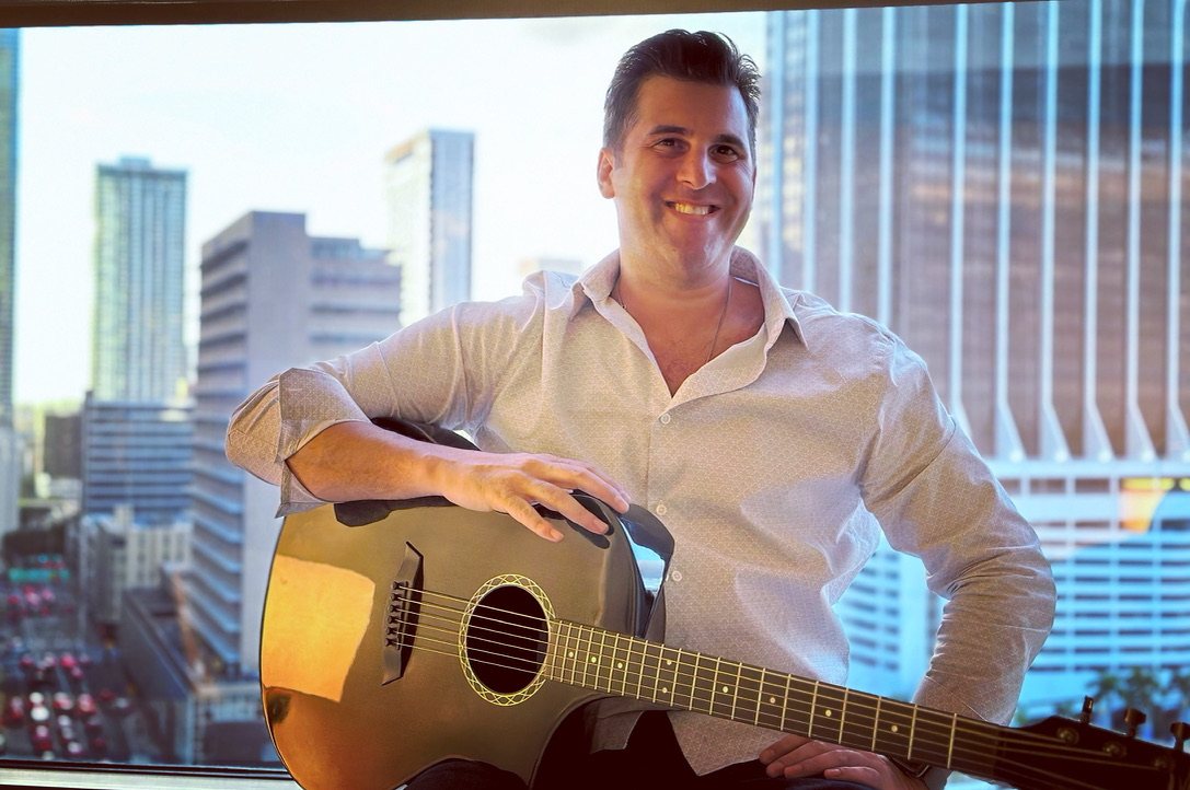 Corporate entertainer in Miami - Acoustic Guitarist James Grande